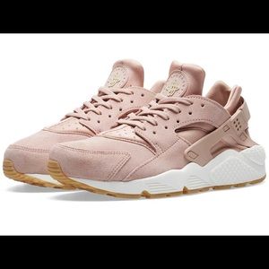 Nike Air Huarache Woman’s size 9